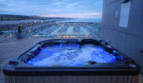 Unique Sea View Penthouse with Hot Tub
